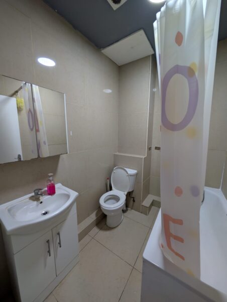 2 BEDROOM KITCHEN AND BATHROOM IN E16 4HQ