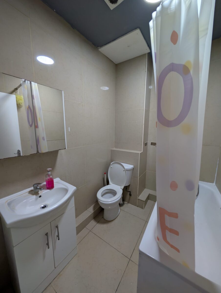 2 BEDROOM KITCHEN AND BATHROOM IN E16 4HQ