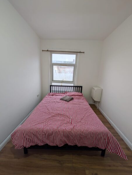 2 BEDROOM KITCHEN AND BATHROOM IN E16 4HQ