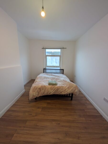 2 BEDROOM KITCHEN AND BATHROOM IN E16 4HQ