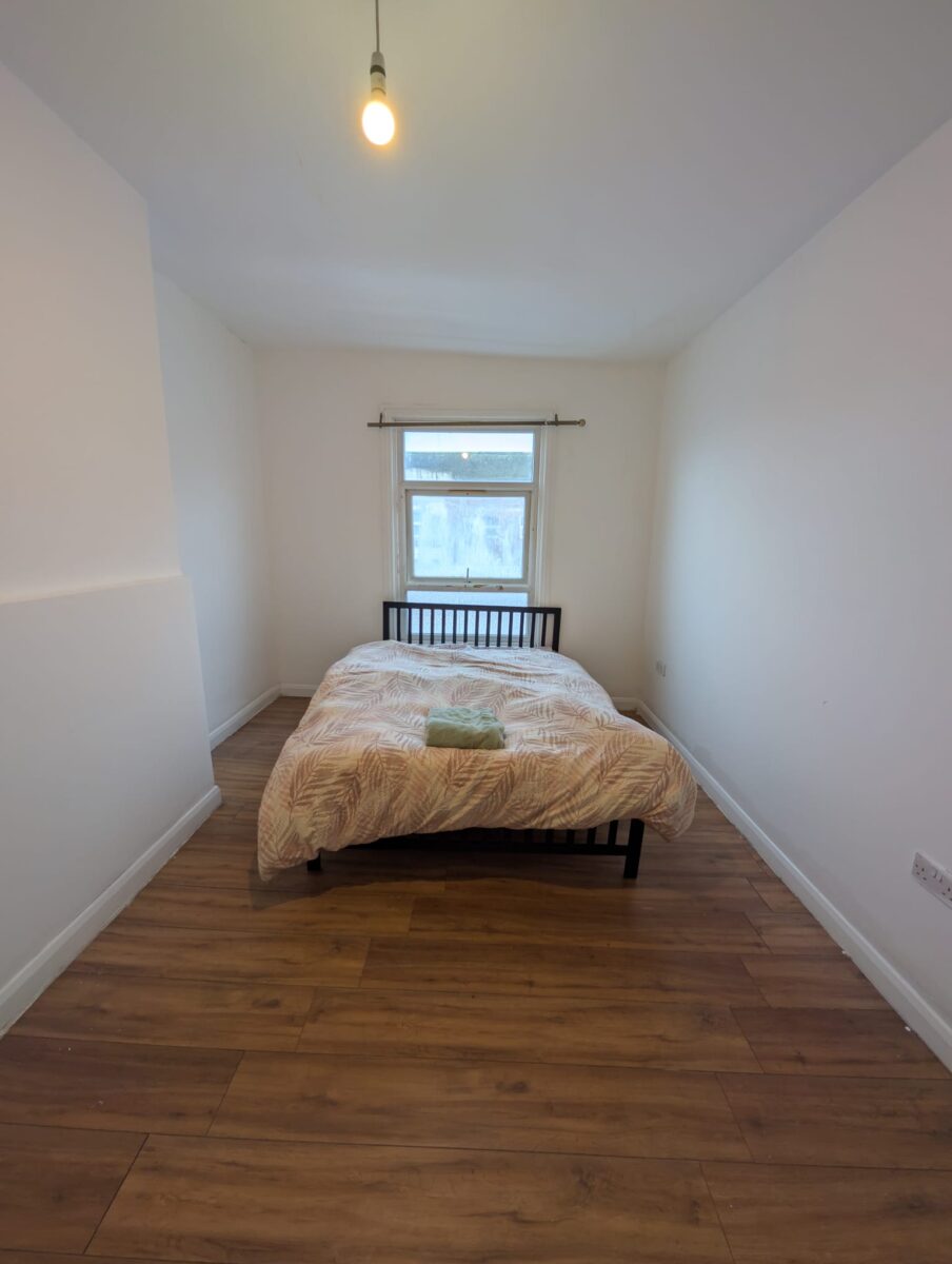 2 BEDROOM KITCHEN AND BATHROOM IN E16 4HQ