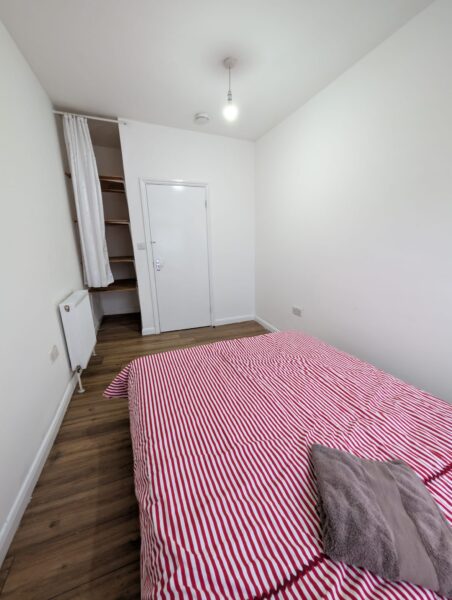 2 BEDROOM KITCHEN AND BATHROOM IN E16 4HQ