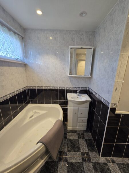 Spacious 3-Bedroom Family Home for Rent – Available Immediately