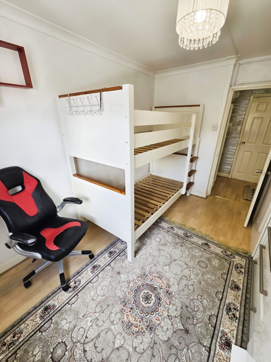 3 Bedroom Flat in IG11 £2300