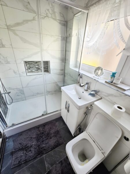 3 Bedroom Flat in IG11 £2300