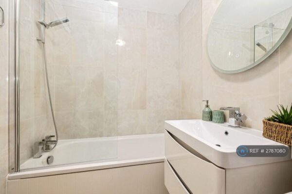 37 Skyline Plaza, 80 Commercial Road E1 1NY