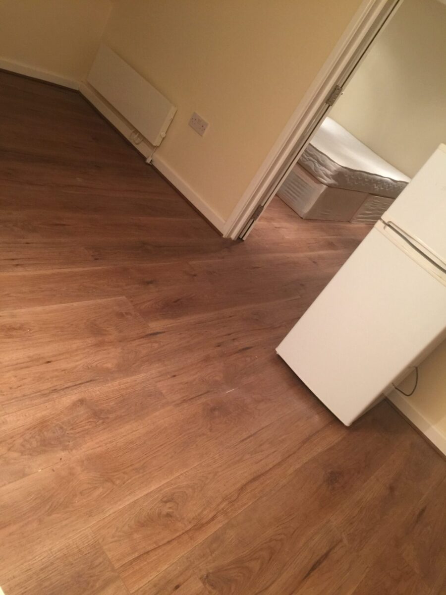 3 Bedroom with Bathroom and Kitchen to share with   Bills £2300