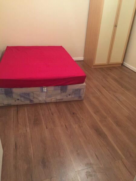 3 Bedroom with Bathroom and Kitchen to share with   Bills £2300