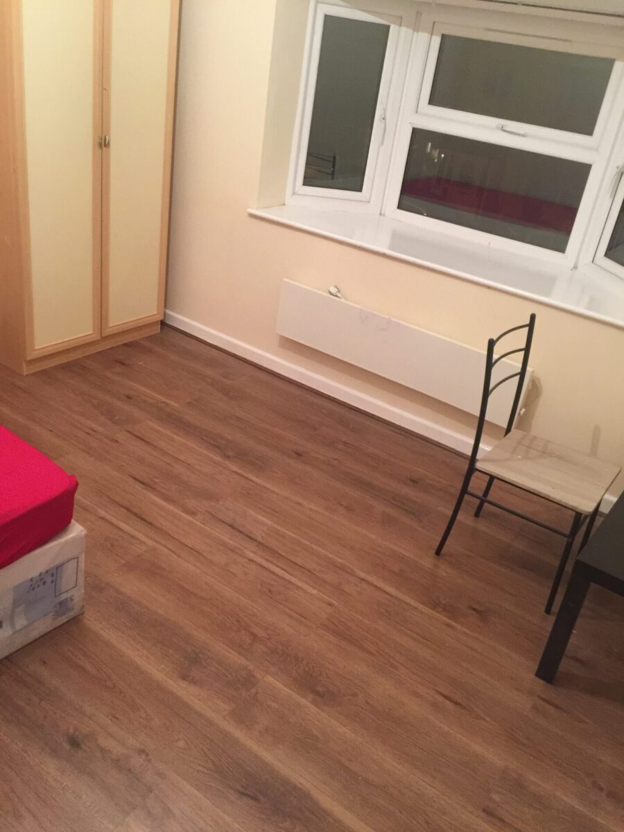 3 Bedroom with Bathroom and Kitchen to share with   Bills £2300