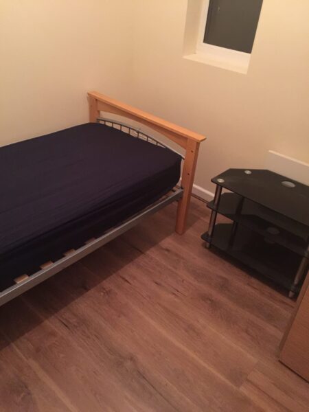 3 Bedroom with Bathroom and Kitchen to share with   Bills £2300