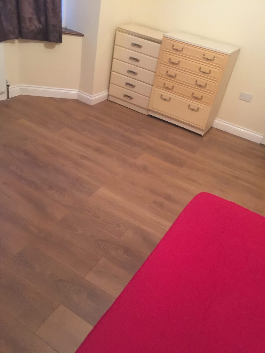 3 Bedroom with Bathroom and Kitchen to share with   Bills £2300