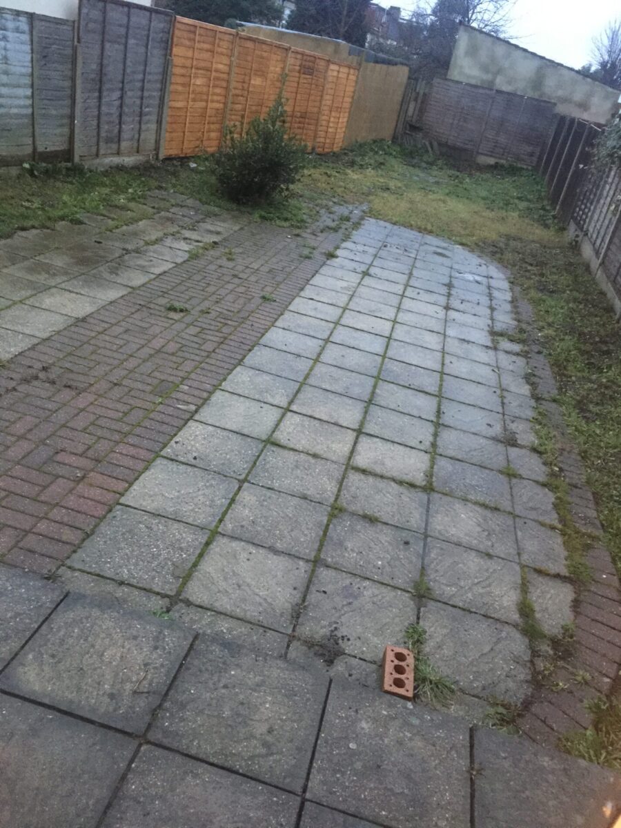 3 Bedroom with Bathroom and Kitchen to share with   Bills £2300