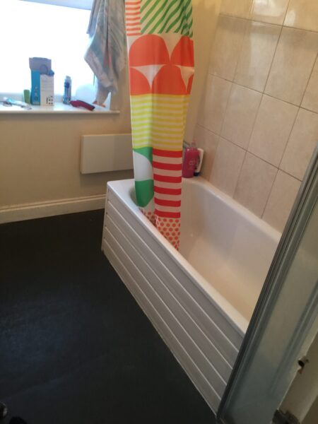 3 Bedroom with Bathroom and Kitchen to share with   Bills £2300