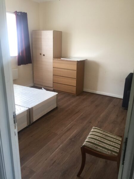 3 Bedroom with Bathroom and Kitchen to share with   Bills £2300