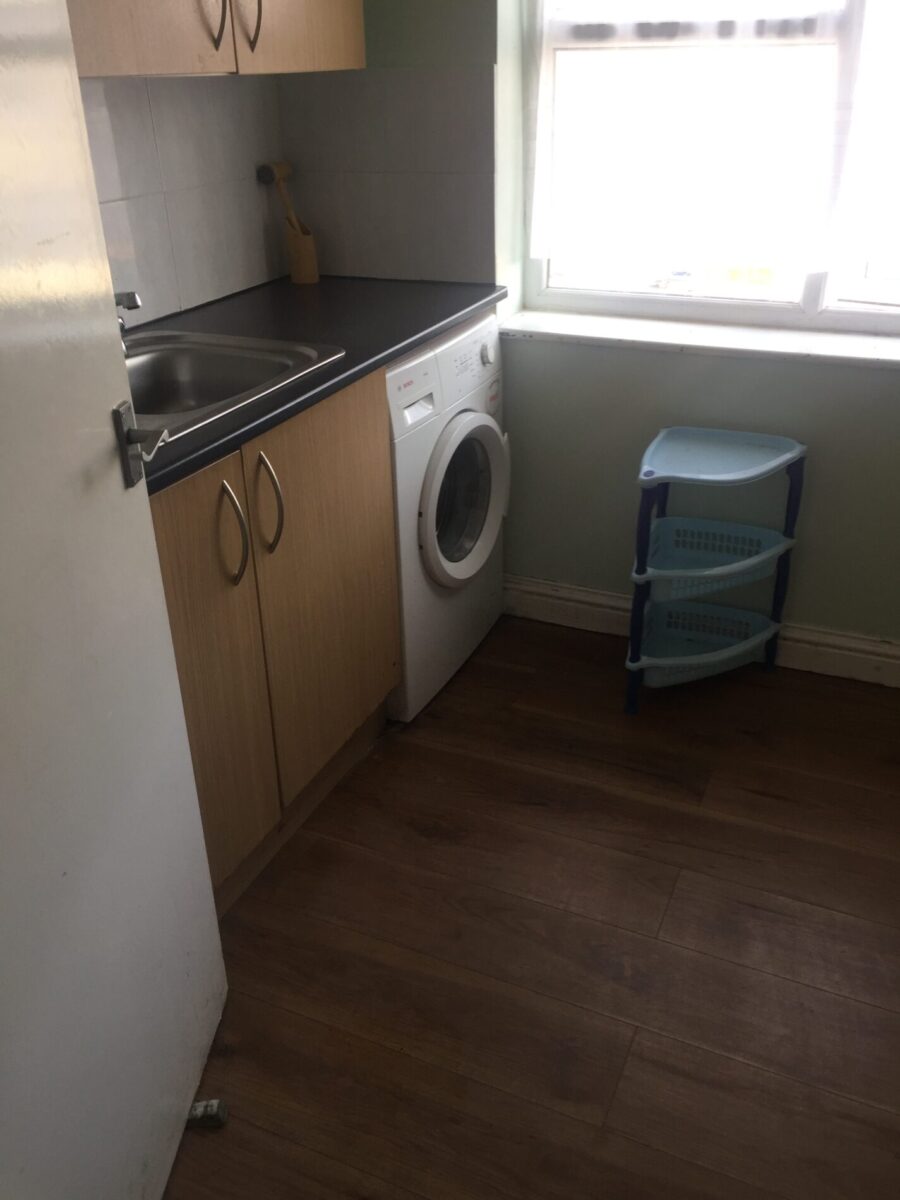 3 Bedroom with Bathroom and Kitchen to share with   Bills £2300