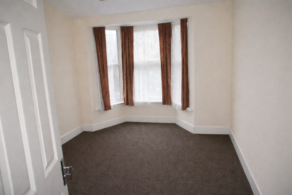 5 Bed Semi Detatched House For Sale E12