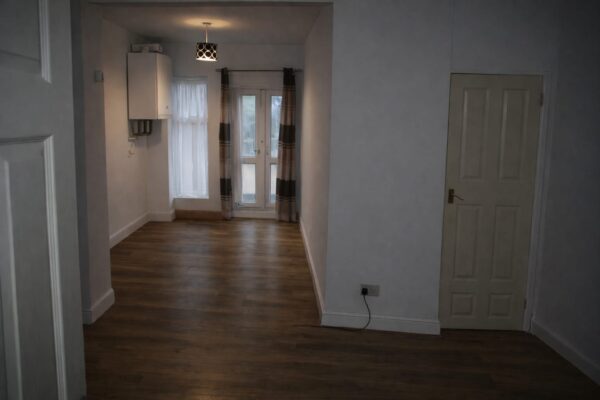 5 Bed Semi Detatched House For Sale E12
