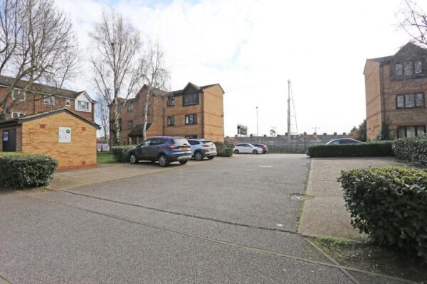 2 Bedroom Flat for Rent, IG11