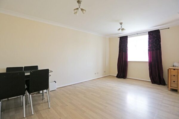 2 Bedroom Flat for Rent, IG11