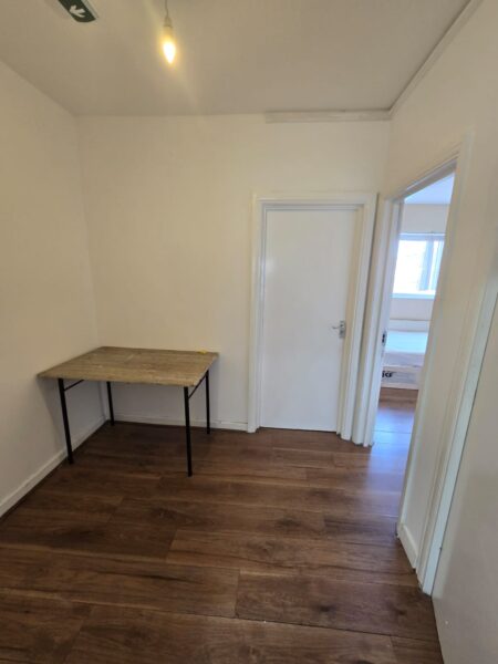 3 Bedroom with Bathroom and Kitchen to share with  Bills £2000
