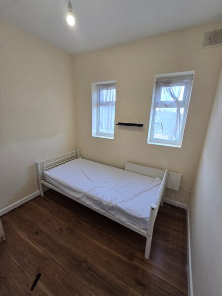 3 Bedroom with Bathroom and Kitchen to share with  Bills £2000
