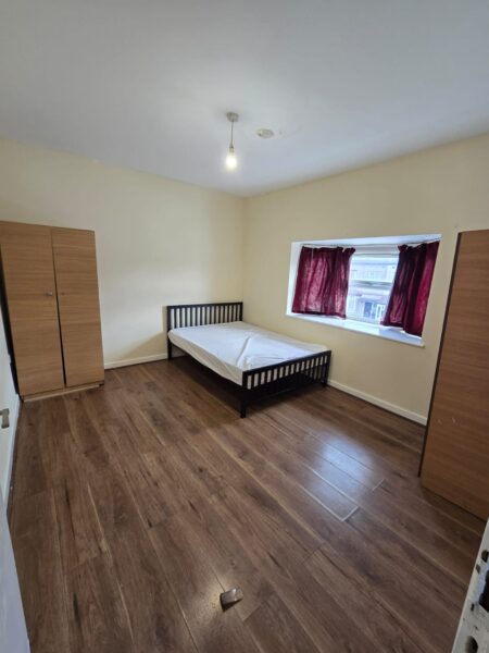 3 Bedroom with Bathroom and Kitchen to share with  Bills £2000