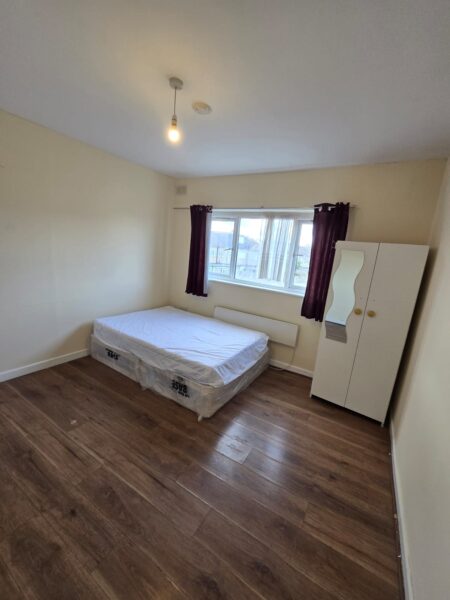 3 Bedroom with Bathroom and Kitchen to share with  Bills £2000
