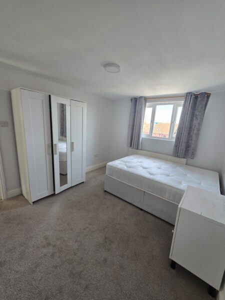 2 Bed Flat, Ilford, IG1