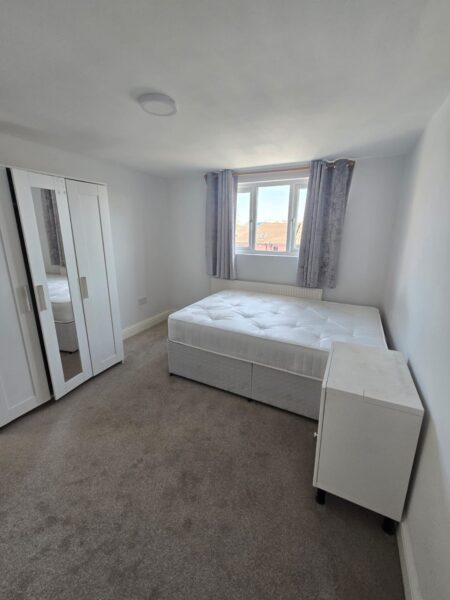 2 Bed Flat, Ilford, IG1