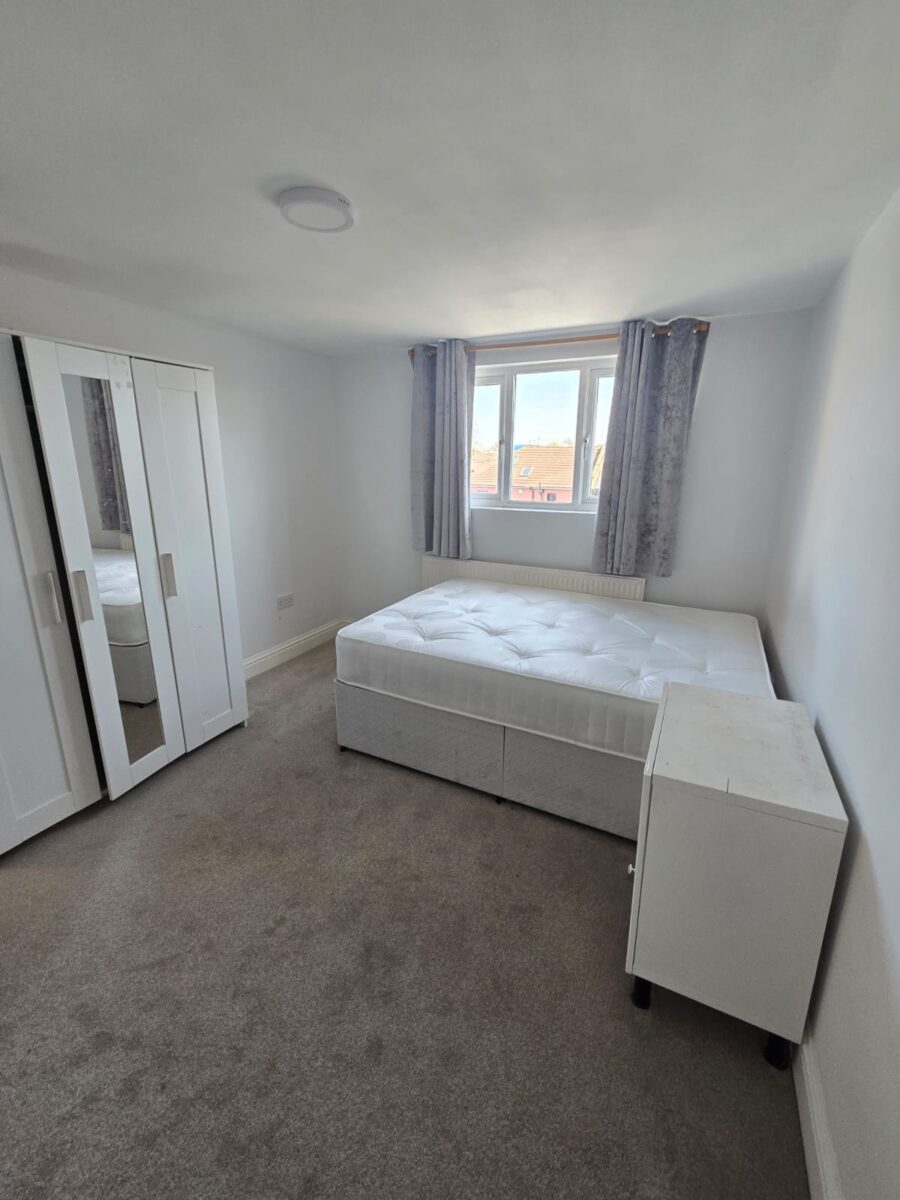 2 Bed Flat, Ilford, IG1