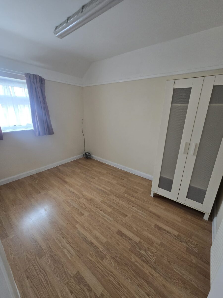 Spacious 3-Bedroom Family Home, IG11