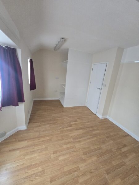 Spacious 3-Bedroom Family Home, IG11