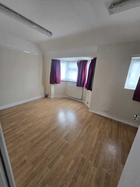 Spacious 3-Bedroom Family Home, IG11