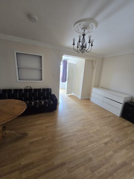 Spacious 3-Bedroom Family Home, IG11