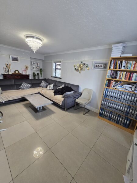 Exceptional 6-Bedroom Detached Bungalow with Large Garden, IG3