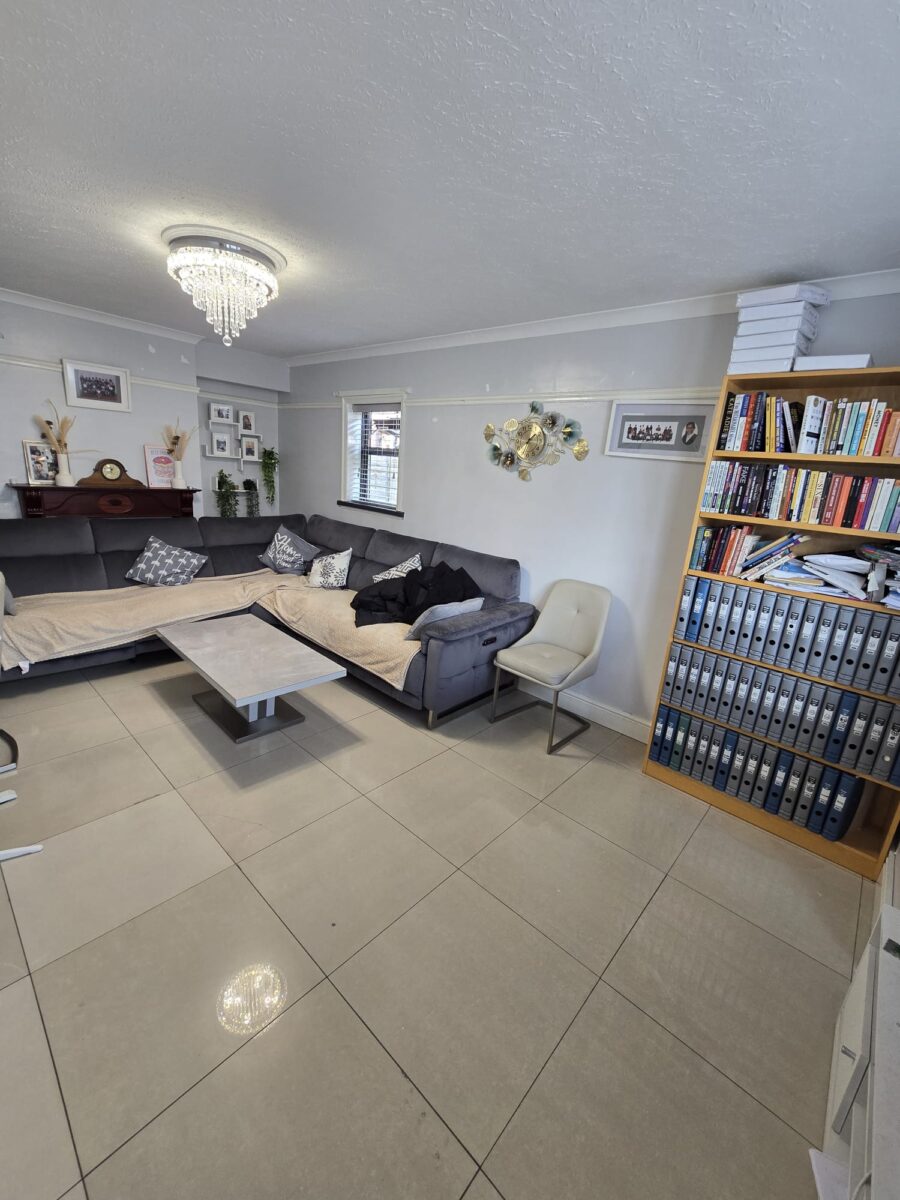 Exceptional 6-Bedroom Detached Bungalow with Large Garden, IG3