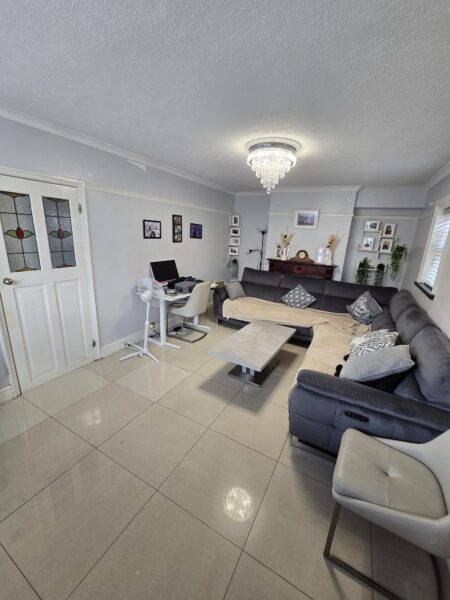 Exceptional 6-Bedroom Detached Bungalow with Large Garden, IG3