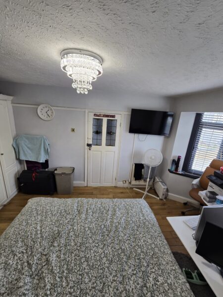 Exceptional 6-Bedroom Detached Bungalow with Large Garden, IG3