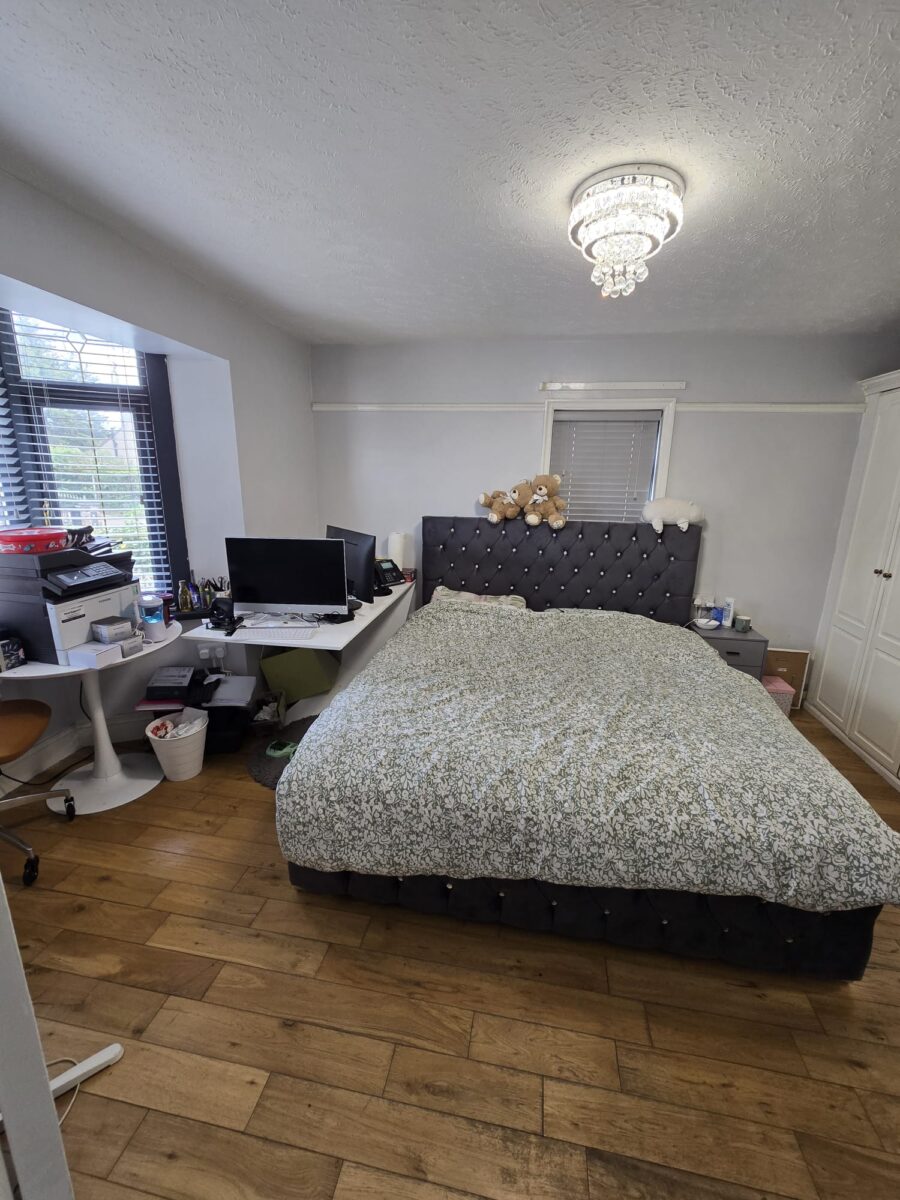 Exceptional 6-Bedroom Detached Bungalow with Large Garden, IG3