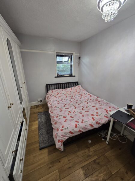 Exceptional 6-Bedroom Detached Bungalow with Large Garden, IG3