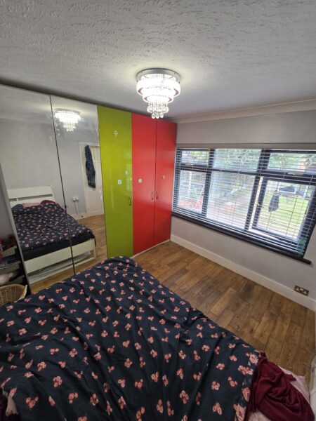 Exceptional 6-Bedroom Detached Bungalow with Large Garden, IG3