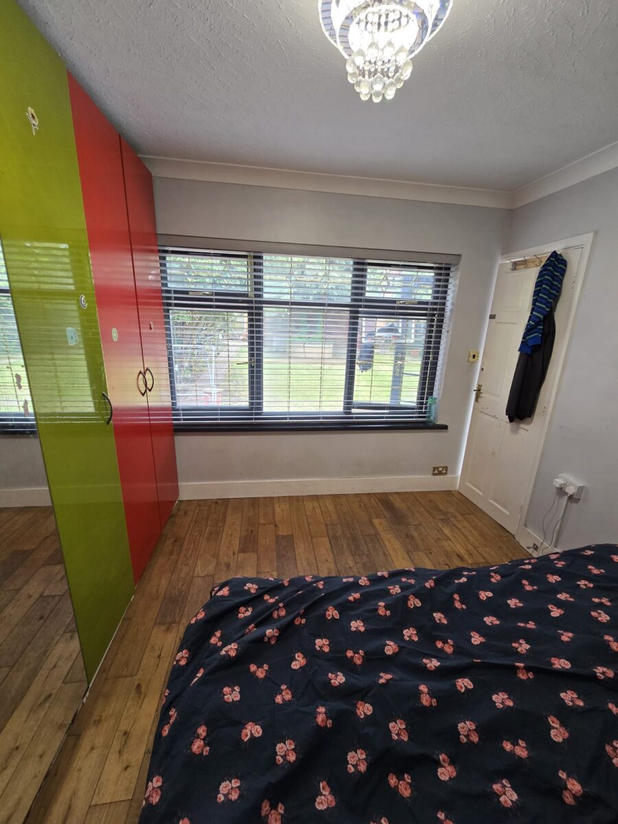 Exceptional 6-Bedroom Detached Bungalow with Large Garden, IG3