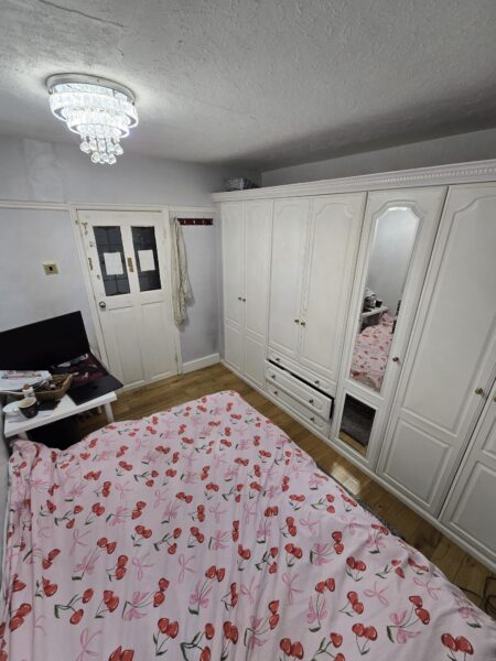 Exceptional 6-Bedroom Detached Bungalow with Large Garden, IG3