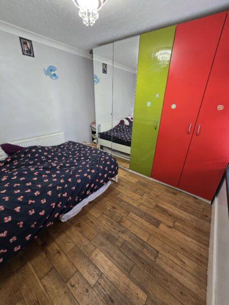 Exceptional 6-Bedroom Detached Bungalow with Large Garden, IG3