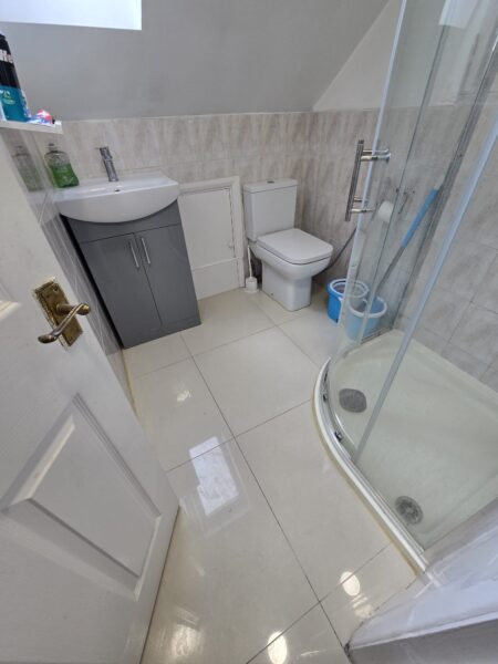 Exceptional 6-Bedroom Detached Bungalow with Large Garden, IG3