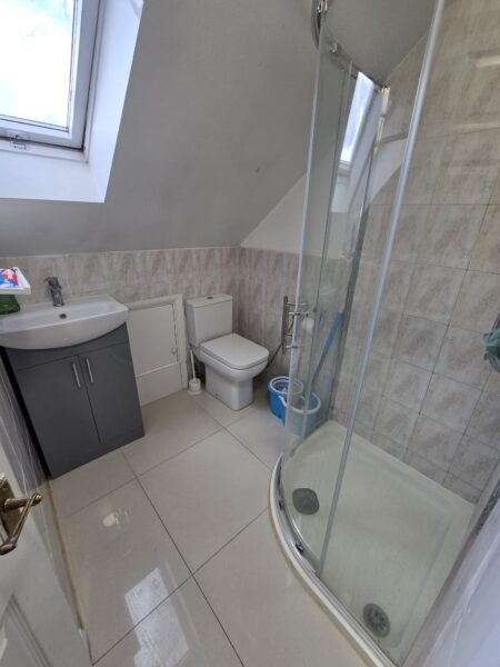 Exceptional 6-Bedroom Detached Bungalow with Large Garden, IG3