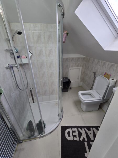 Exceptional 6-Bedroom Detached Bungalow with Large Garden, IG3