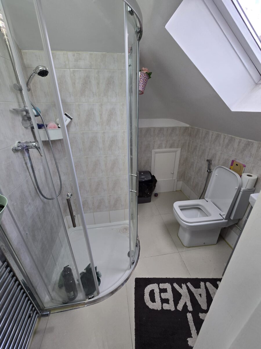 Exceptional 6-Bedroom Detached Bungalow with Large Garden, IG3