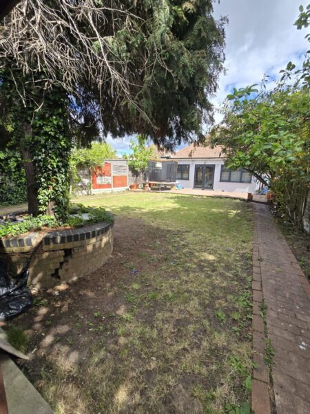 Exceptional 6-Bedroom Detached Bungalow with Large Garden, IG3