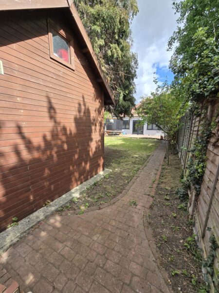 Exceptional 6-Bedroom Detached Bungalow with Large Garden, IG3